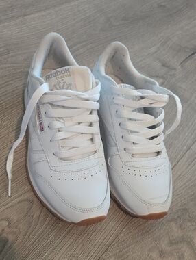Reebok Classic Low-Top White Sneakers with Gum Soles